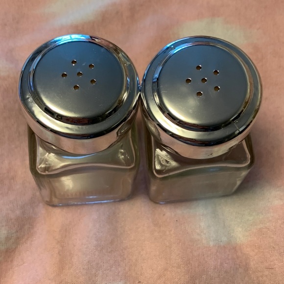 2 piece salt and pepper glass shakers - Picture 2 of 3